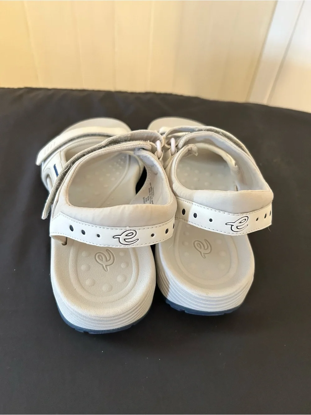 Easy Spirit Woman’s Off White/Cream Sandals/EUC